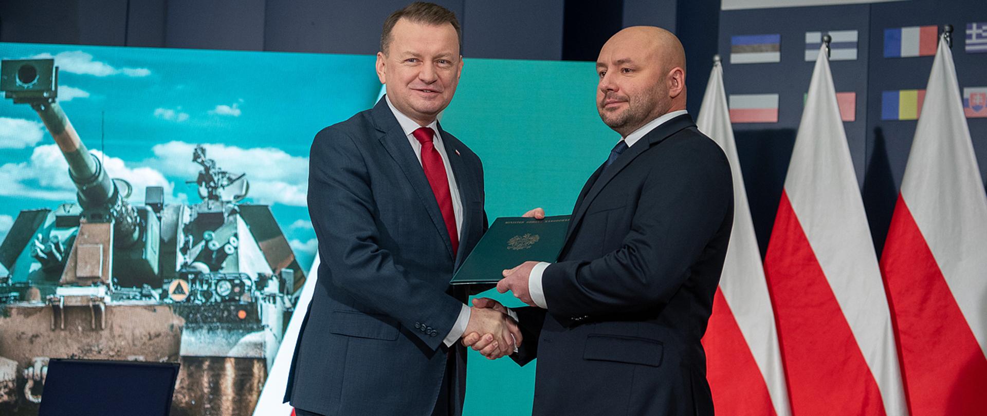 8 grudnia 2023 r. Mariusz Błaszczak, minister obrony narodowej, zatwierdził umowę dotyczącą pozyskania kolejnych 152 egz. samobieżnych armatohaubic KRAB. Fot. Maciej Nędzyński/CO MON