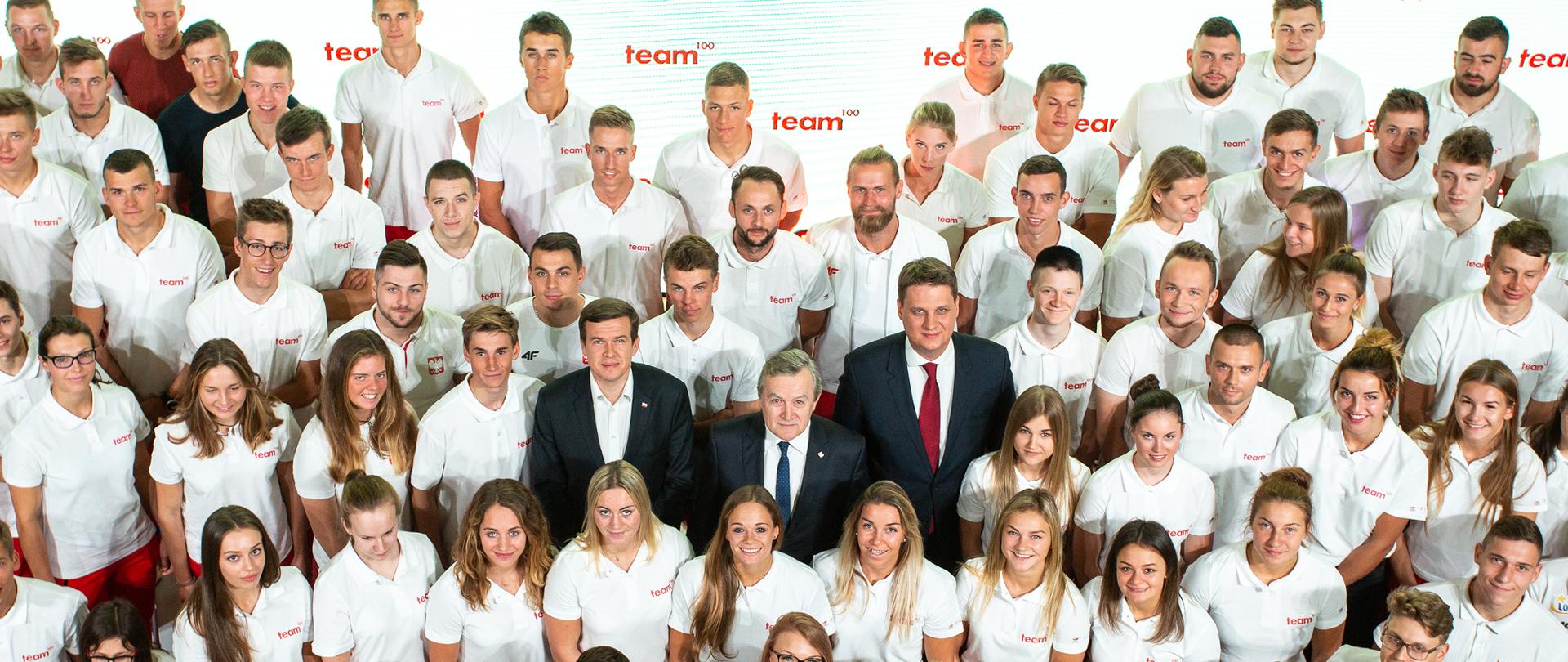 Team 100 z góry