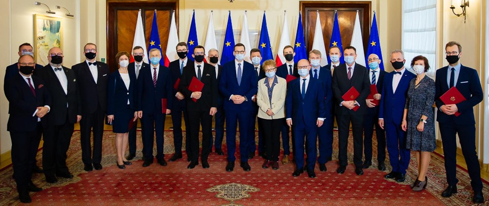 Wspólne zdjęcie premiera z przedstawicielami rady KSAP.