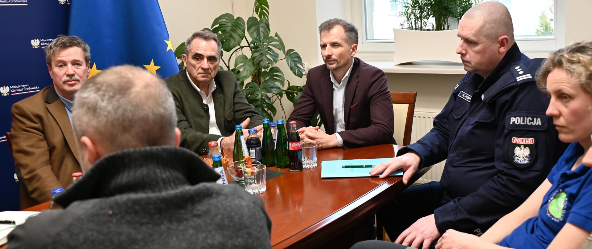 Zero tolerancji dla kłusownictwa. Spotkanie z udziałem wiceministra Mikołaja Dorożały