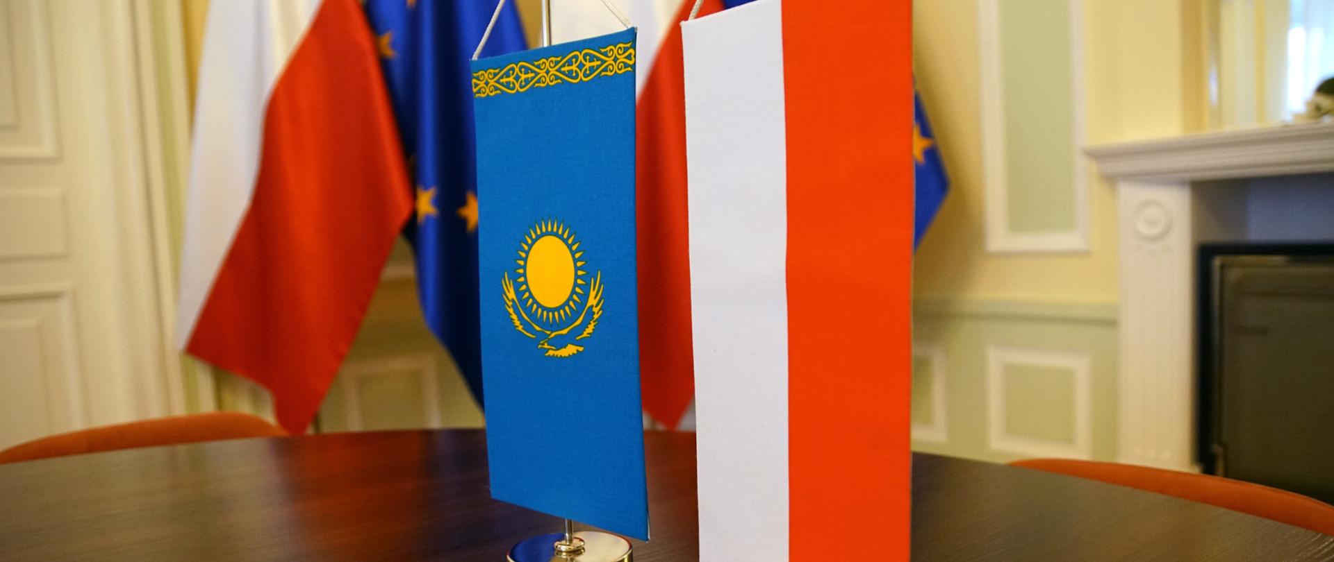 Proporczyki Kazachstanu i Polski