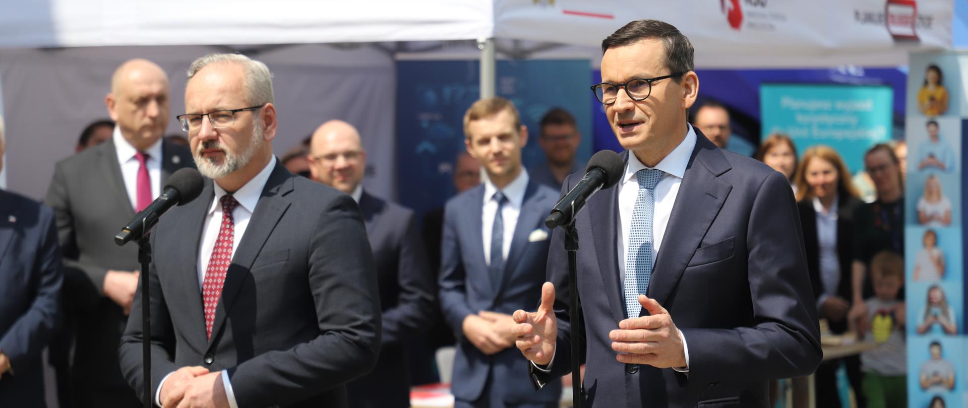 min. Adam Niedzielski i premier Mateusz Morawiecki