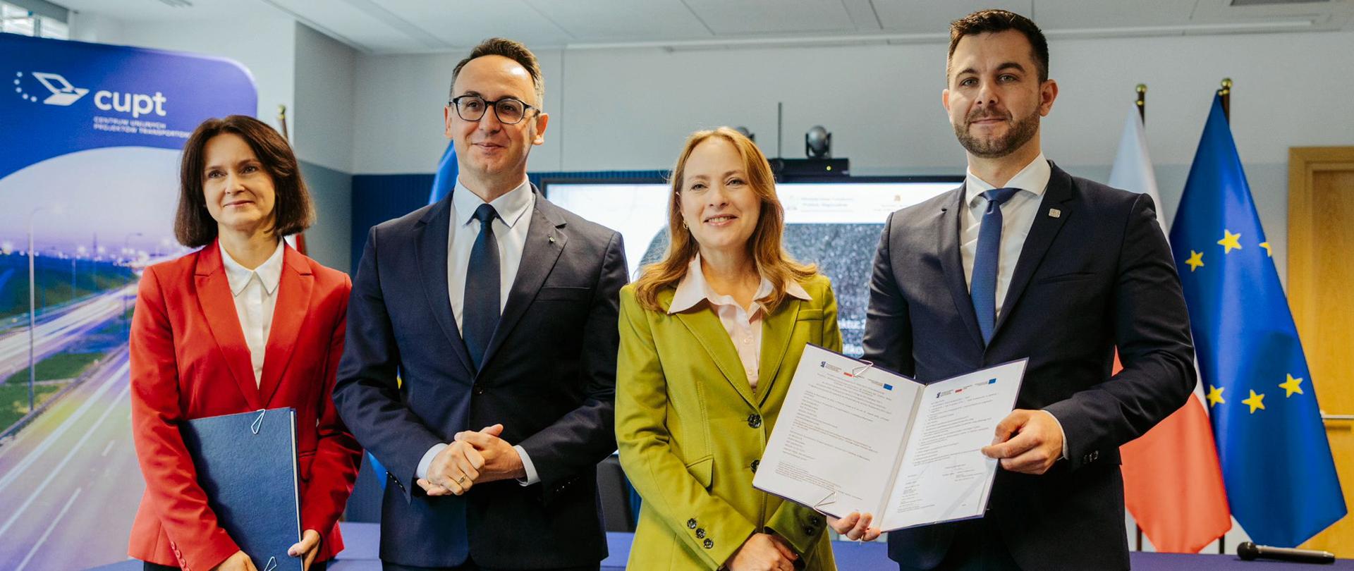 Od lewej dyrektor CUPT Joanna Lech, minister Dariusz Klimczak, minister Katarzyna Pełczyńska-Nałęcz i dyrektor GDDKiA Paweł Woźniak.