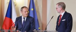 Premier Donald Tusk podczas wspólnego wystąpienia z Premierem Republiki Czeskiej Petr Fiala w Pradze.