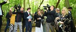 Minista klimatu i środowiska Paulina Hennig-Kloska podczas ogłoszenia powołania setnego rezerwatu przyrody w ramach inicjatywy „100 rezerwatów na 100-lecie Lasów Państwowych”.