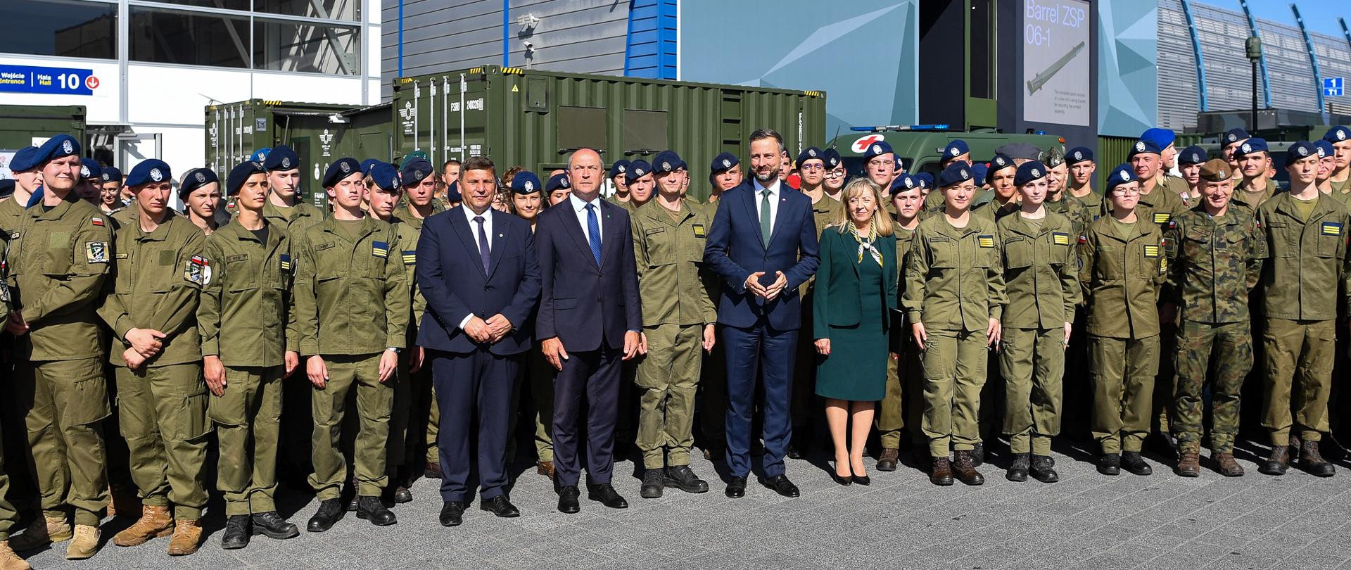 8 września 2026 r. w Kielcach wicepremier - minister obrony narodowej Władysław Kosiniak - Kamysz wziął udział w inauguracji roku szkolnego klas mundurowych, która odbyła się w ramach Międzynarodowego Salonu Przemysłu Obronnego. Fot. sierż. Wojciech Król/MON
