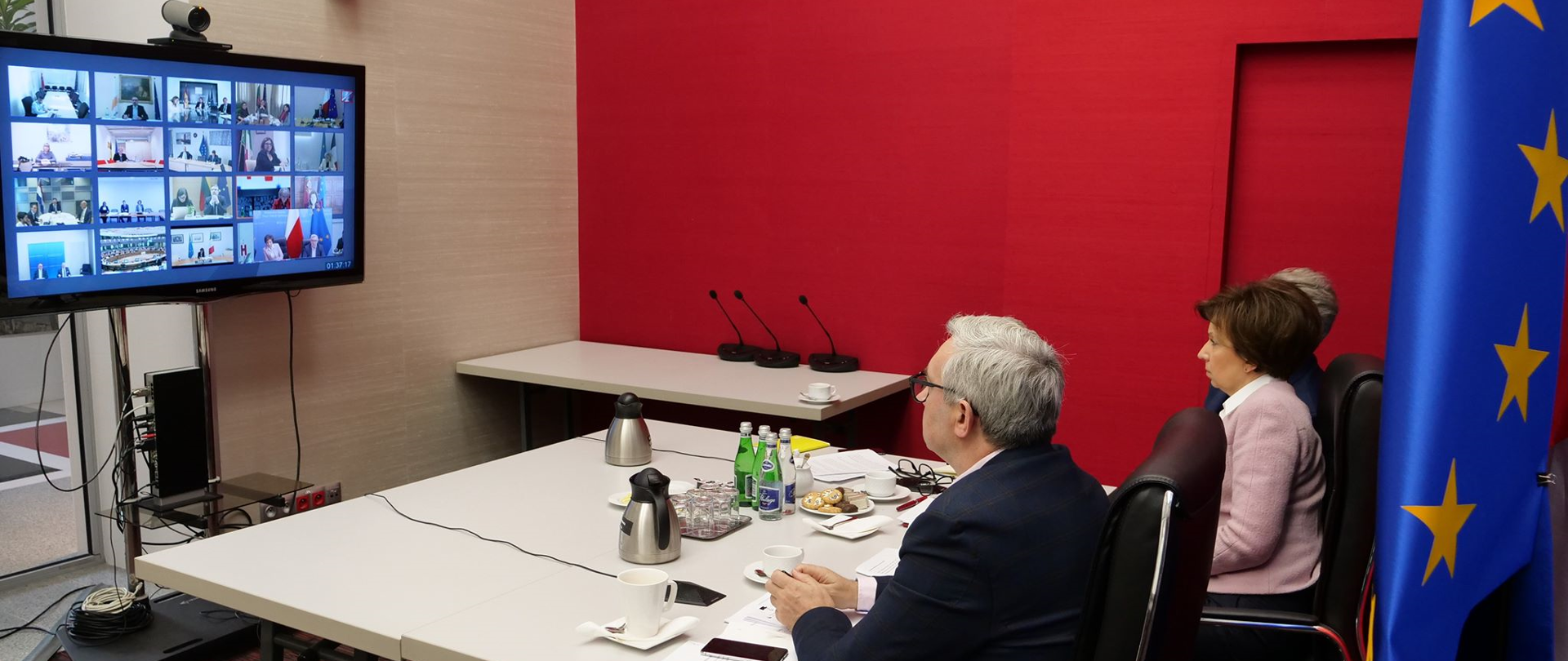 Minister Marlena Maląg i wiceminister Kazimierz Kuberski podczas wideokonferencji 