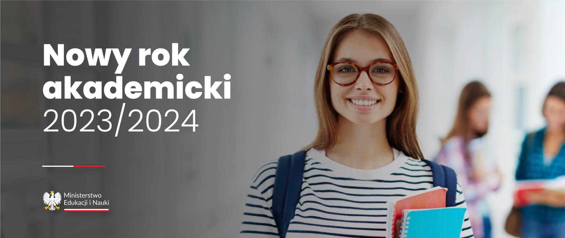 Uśmiechnięta dziewczyna trzyma kilka zeszytów, obok napis Nowy rok akademicki 2023/2024.