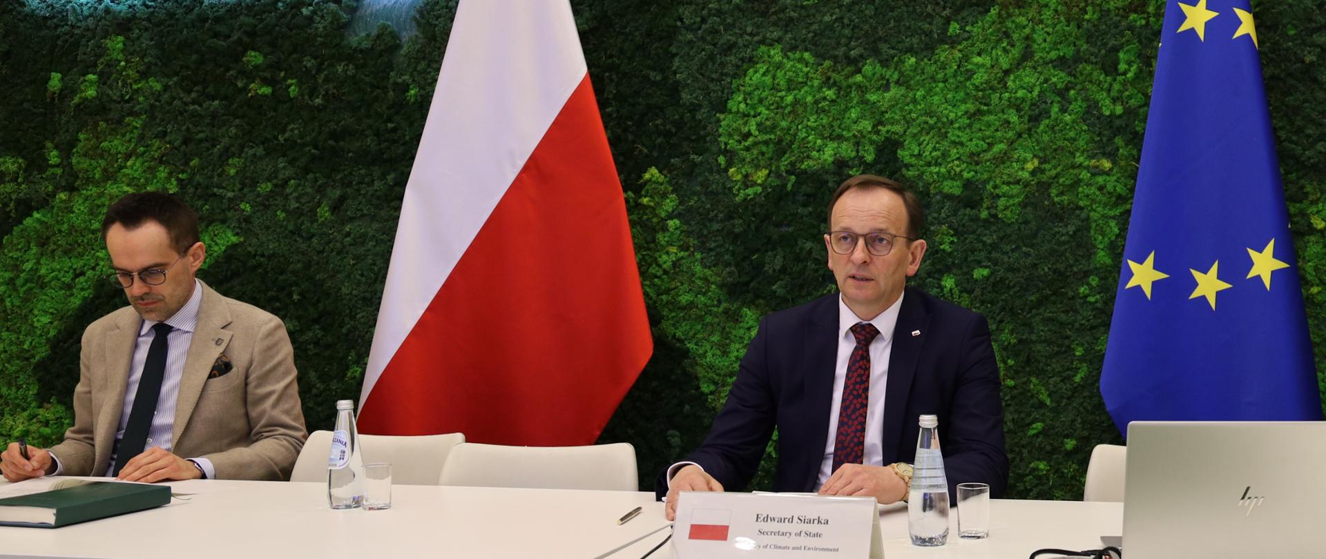 Wiceminister Edward Siarka podczas spotkania z wiceministrem środowiska, wód i lasów Rumunii