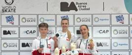 Na zdjęciu Wiktor Smosarski, który zdobył srebrny i brązowy medal oraz Klaudia Hartmanis i Justyna Tęczar ze złotymi medalami.