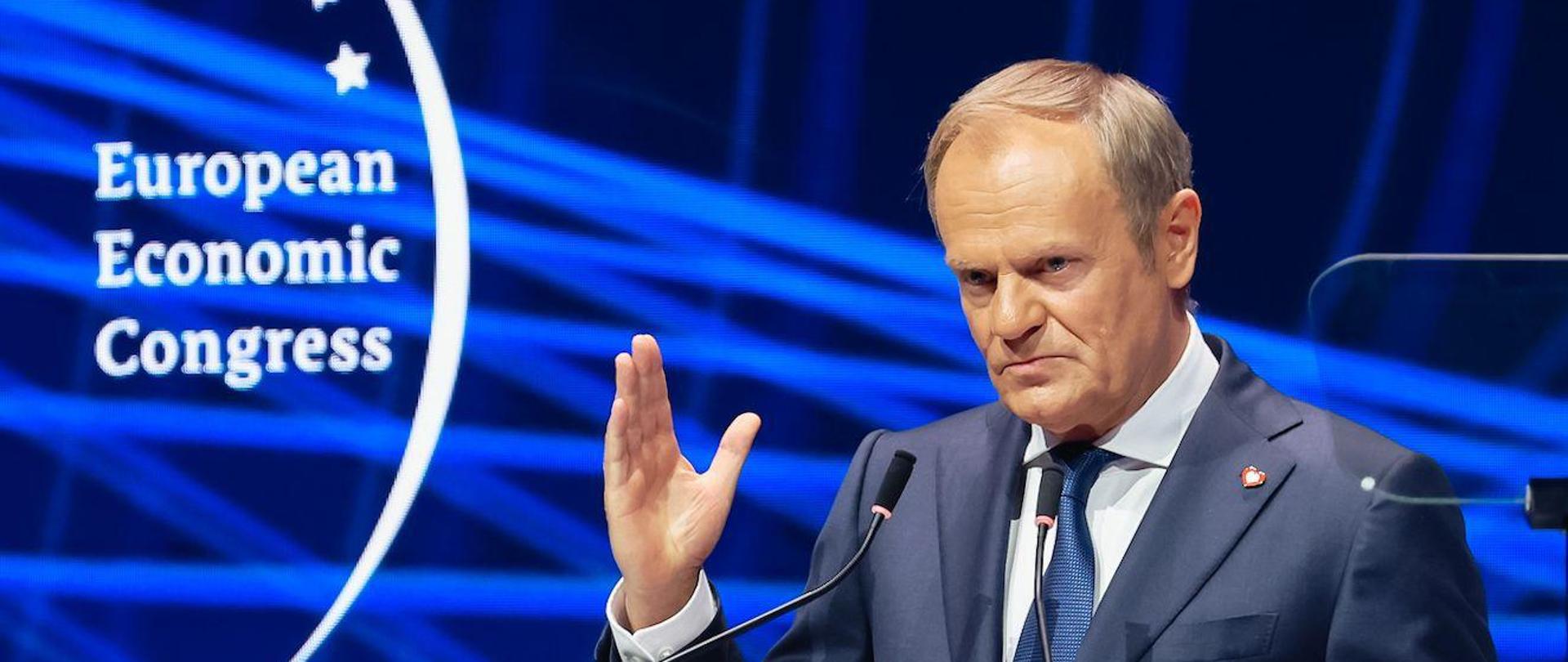Premier Donald Tusk podczas EKG.