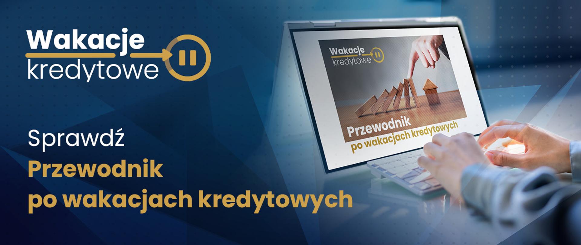 Po prawej stronie napis Wakacje kredytowe Sprawdź Przewodnik po wakacjach kredytowych a po lewej laptop oraz męskie dłonie