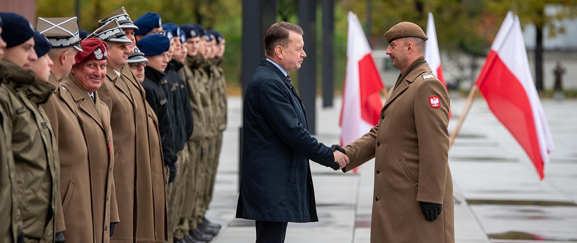 27 października 2023 r. w Warszawie, przed Muzeum Wojska Polskiego (Cytadela Warszawska), Mariusz Błaszczak, minister obrony narodowej wziął udział w uroczystości z okazji Święta Wojskowych Centrów Rekrutacji. Fot. Maciej Nędzyński/CO MON