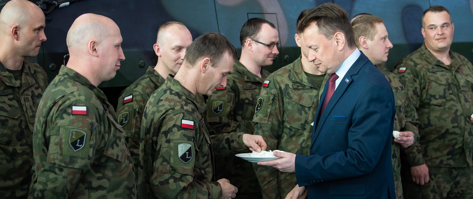 Świąteczne spotkanie z żołnierzami i pracownikami wojska. 
