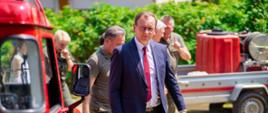 Wiceminister Edward Siarka na uroczystości przekazania Ukrainie samochodów przez Lasy Państwowe