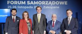 Na zdjęciu wiceminister funduszy i polityki regionalnej Jan Szyszko w otoczeniu uczestników konferencji