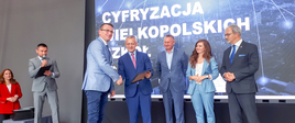 Wręczenie certyfikatów Nowoczesnej Placówki Edukacyjnej. Pierwszy dla Zespołu Szkolno-Przedszkolnego w Wólce