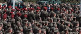 Premier Donald Tusk i Wicepremier, Minister Obrony Narodowej Władysław Kosiniak-Kamysz w 1. Warszawskiej Brygadzie Pancernej