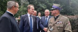 wiceminister Włodzimierz Bernacki podczas obchodów 77. rocznicy Akcji III Most w Wał-Rudzie w województwie małopolskim.