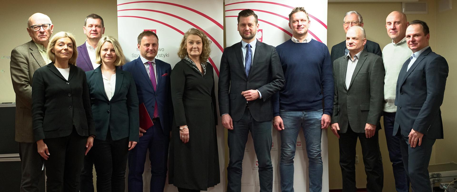 I posiedzenie Rady do Spraw Kształcenia i Doskonalenia Kadr Kultury Fizycznej w 2022 roku. Na zdjęciu minister Kamil Bortniczuk oraz członkowie Rady