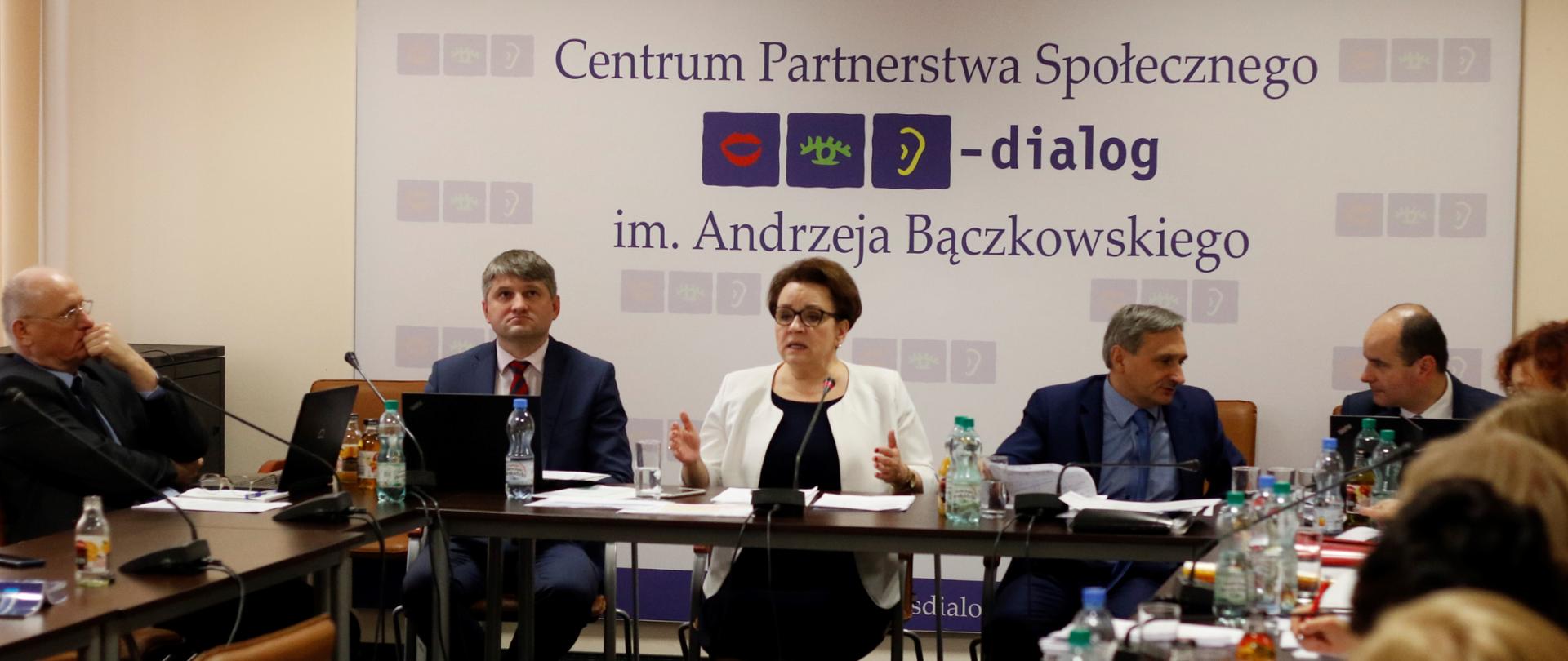 Spotkanie członków kierownictwa MEN z przedstawicielami związków zawodowych