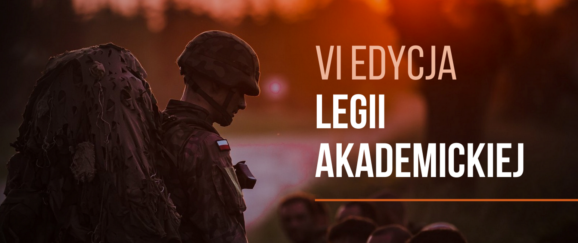 żołnierz z plecakiem, napis VI edycja „Legii Akademickiej”, w tle zachód słońca 