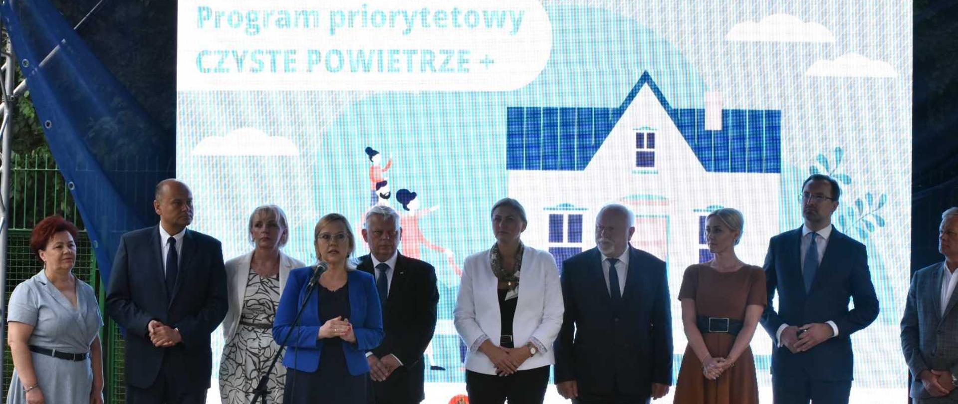 Minister Anna Moskwa podczas wystąpienia na konferencji prasowej Czyste Powietrze+