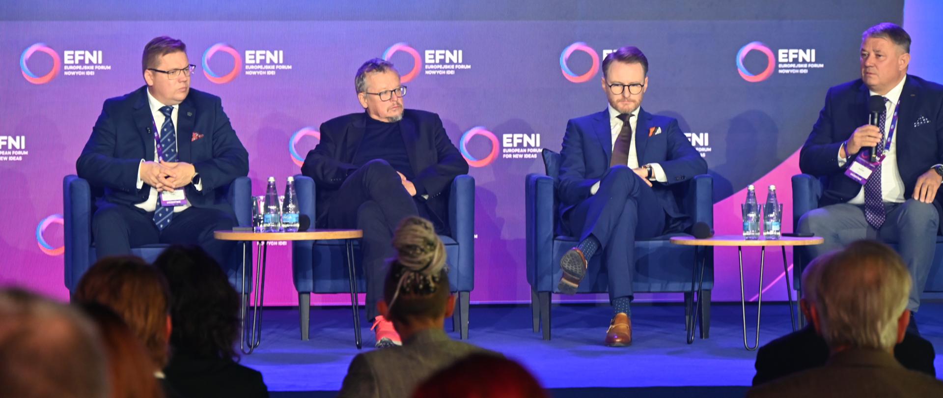 Wiceminister Sławomir Ćwik podczas panelu OZE fundamentem transformacji energetycznej: szanse i wyzwania dla Europy i Polski na Europejskim Forum Nowych Idei w Sopocie.