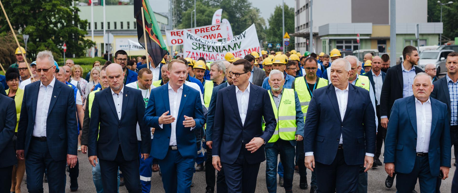 Uczestnicy wizyty Prezesa Rady Ministrów w Kopalni Węgla Brunatnego Turów.