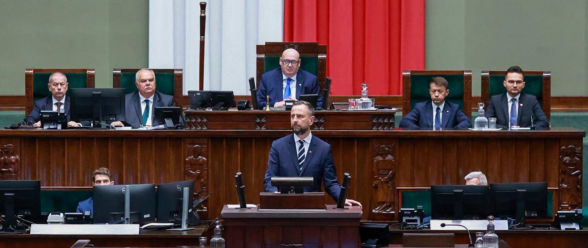11 września 2025 r., podczas 40. posiedzenia Sejmu X kadencji, Władysław Kosiniak-Kamysz, wicepremier - minister obrony narodowej przedstawił informację na temat naruszenia polskiej przestrzeni powietrznej przez rosyjskie drony. Fot. Krzysztof Niedziela/MON