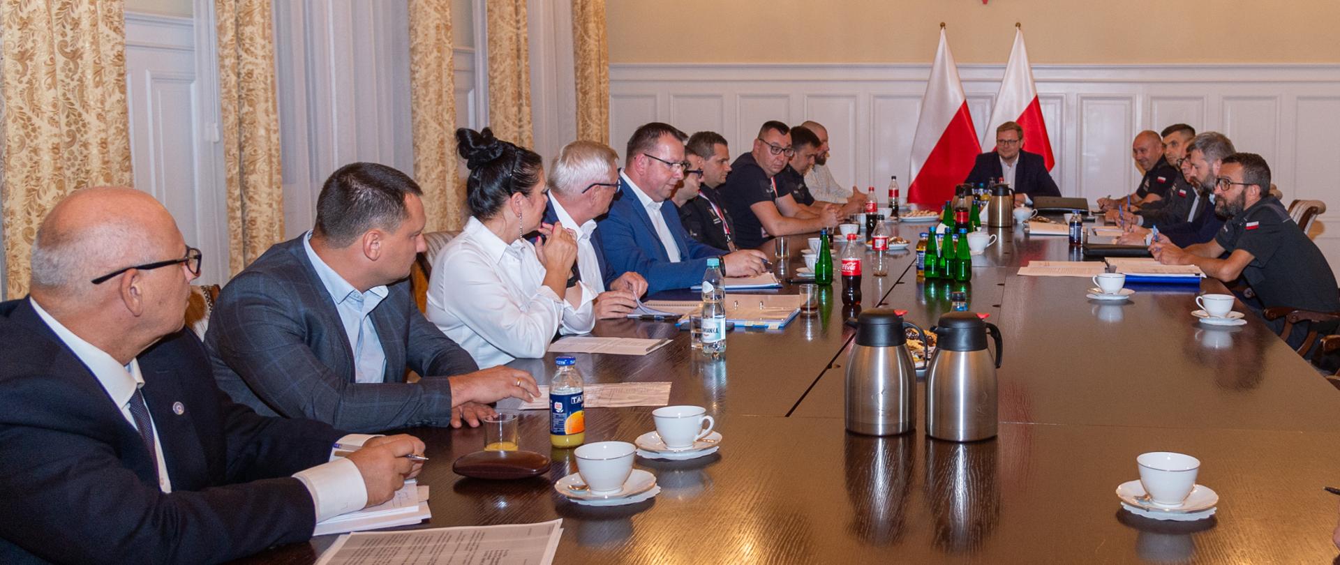 Spotkanie wiceministra Michała Wosia i kierownictwa Służby Więziennej z przedstawicielami Samorządnego Związku Zawodowego Funkcjonariuszy i Pracowników Więziennictwa oraz Rady Krajowej Sekcji Służby Więziennej NSZZ Solidarność.