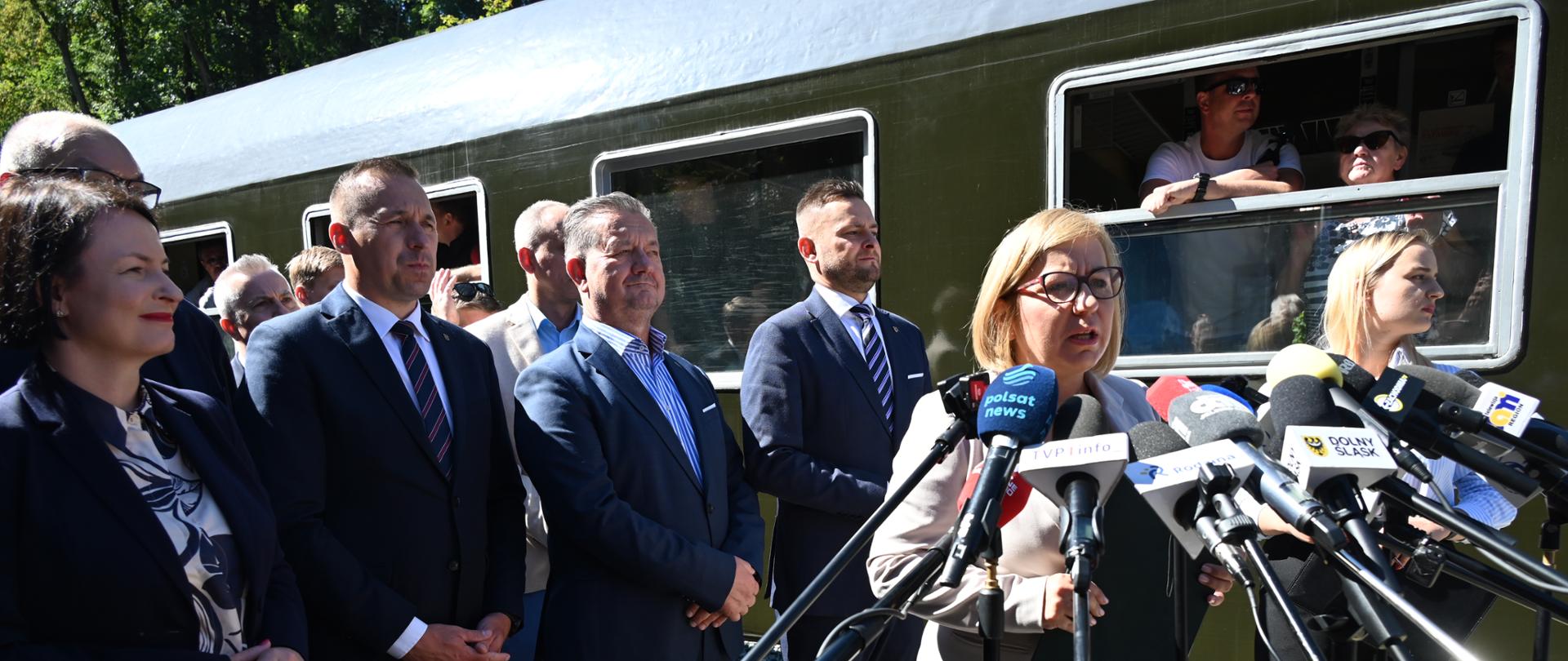 Forum Ekonomiczne w Karpaczu: pierwszy, rozkładowy przejazd pasażerski składem z lokomotywą wodorową