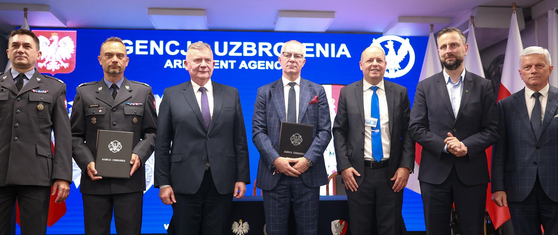 9 lipca 2025 r. w Warszawie wicepremier - minister obrony narodowej Władysław Kosiniak - Kamysz oraz sekretarz stanu w MON Paweł Bejda wzięli udział w uroczystości podpisania umowy na dostawę brzegowych radarów obserwacji nawodnej i celów niskolecących. Fot. Krzysztof Niedziela/MON