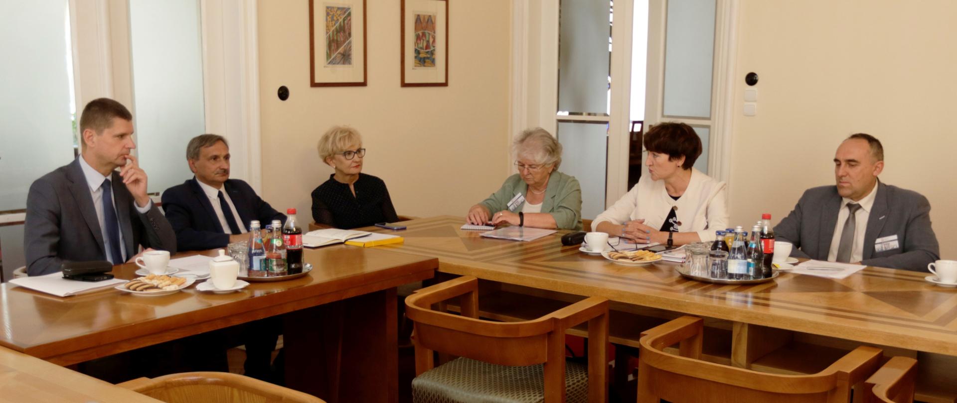 Minister Edukacji Narodowej Dariusz Piontkowski spotkał się z przedstawicielami Związku Województw RP. 