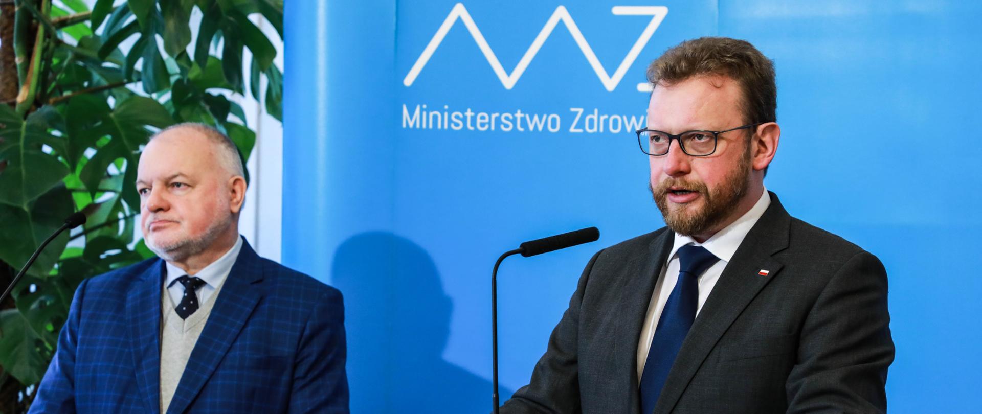 Minister Zdrowia Łukasz Szumowski i Prezes Narodowego Funduszu Zdrowia Andrzej Jacyna na konferencji prasowej ws. poprawy dostępności do świadczeń zdrowotnych i wzrostu finansowania szpitali