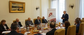 Członkowie KNA na pierwszym posiedzeniu III kadencji
