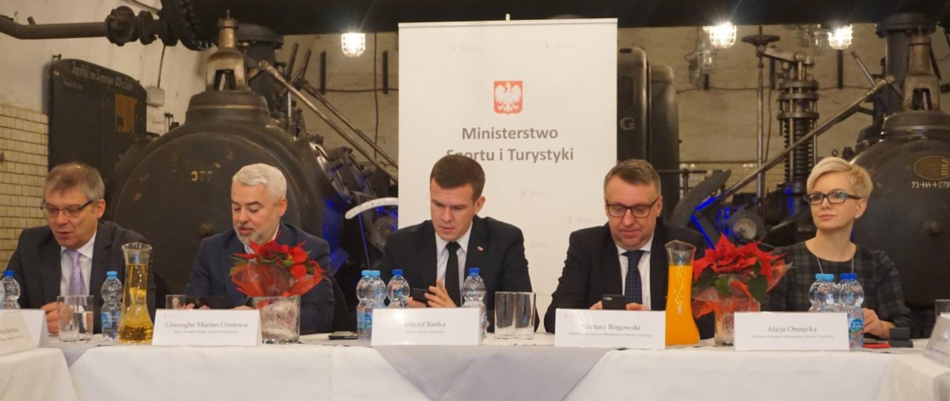 akutlaność