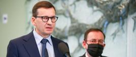 Premier Mateusz Morawiecki podczas wypowiedzi dla mediów