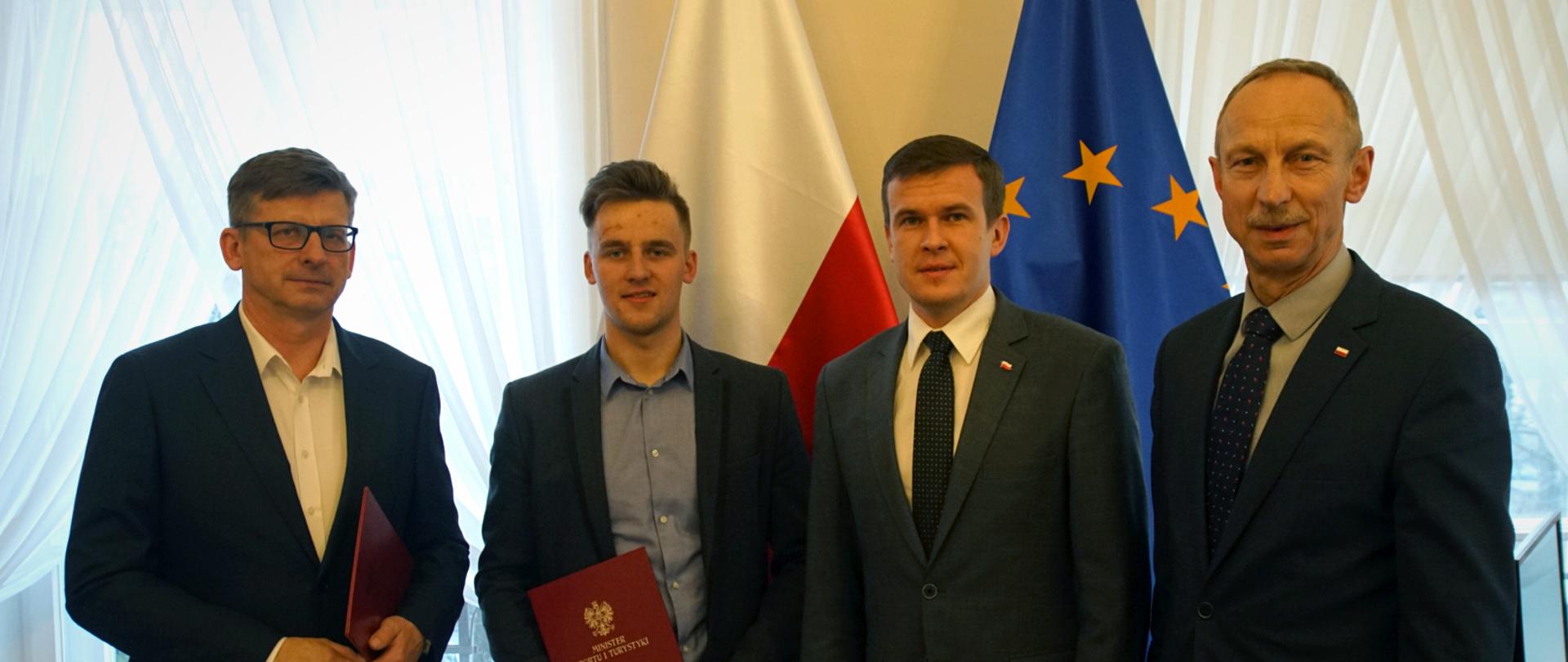 Złoty medalista Mistrzostw Świata w Kolarstwie Torowym na spotkaniu w Ministerstwie Sportu i Turystyki