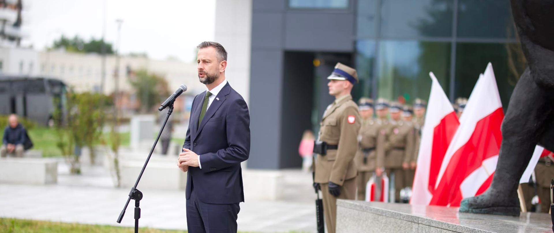 12 lipca, wicepremier Władysław Kosiniak-Kamysz wziął udział w państwowych obchodach Dnia Walki i Męczeństwa Wsi Polskiej, które odbyły się przed pomnikiem Żołnierzy Batalionów Chłopskich i Ludowego Związku Kobiet w Warszawie. W uroczystości uczestniczyli przedstawiciele władz państwowych i samorządowych, Wojska Polskiego, organizacji kombatanckich oraz mieszkańcy stolicy.