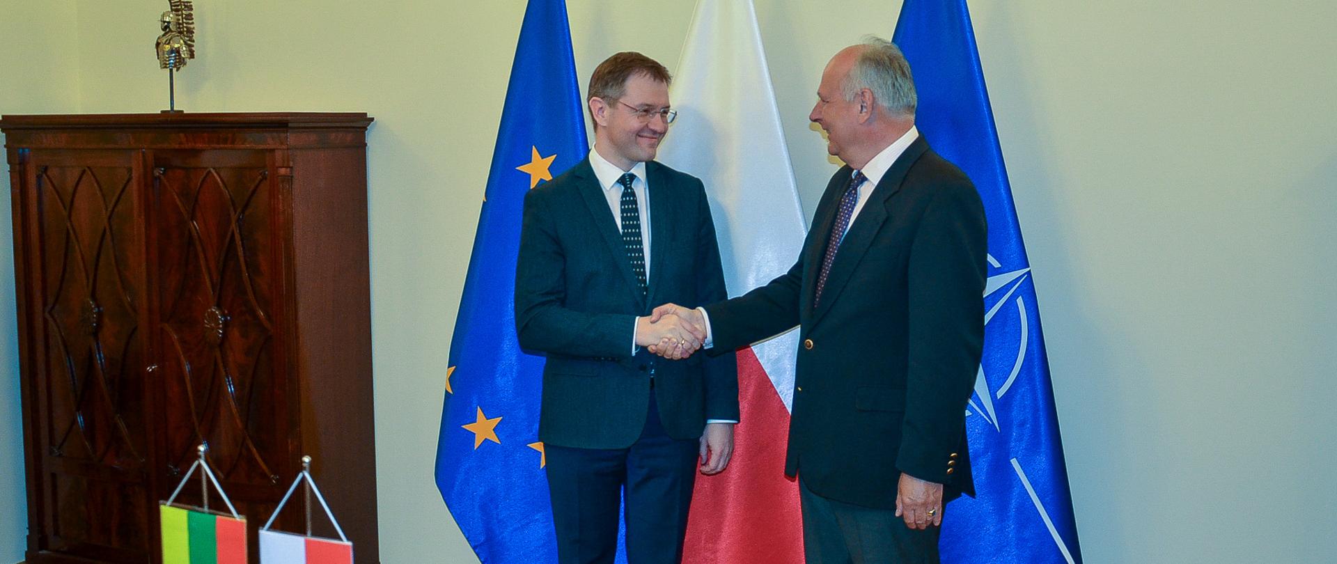 5 maja 2026 r. sekretarz stanu w MON Paweł Zalewski spotkał się z wiceministrem obrony narodowej Republiki Litewskiej Karolisem Aleksą.