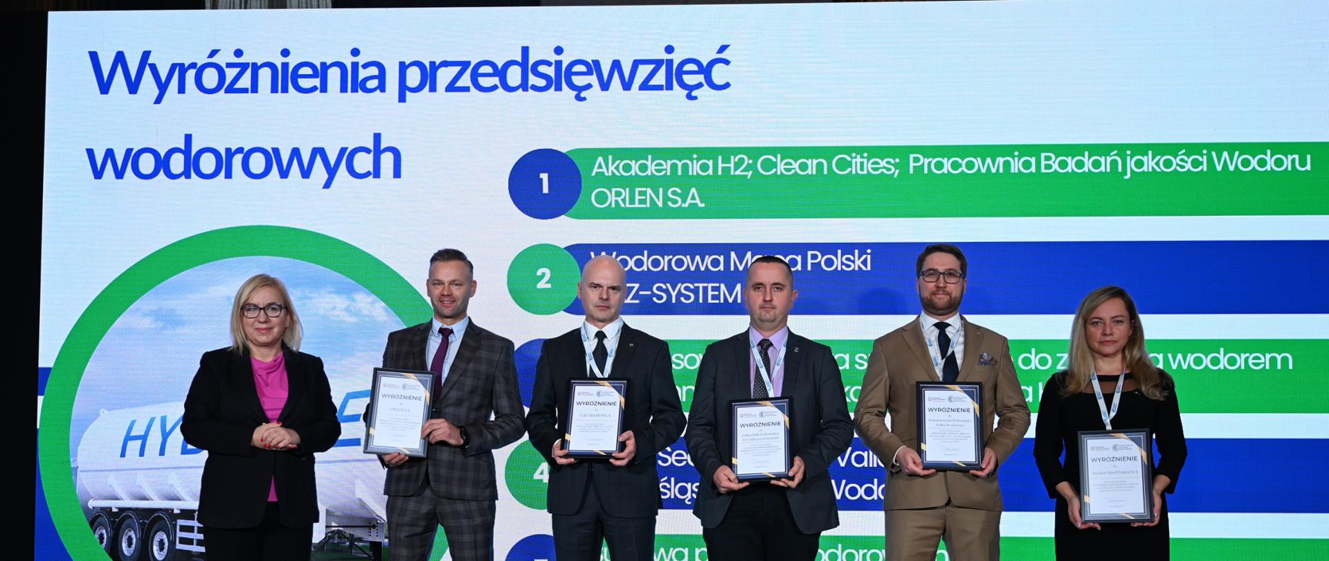 Ministra klimatu i środowiska Paulina Hennig-Kloska z przedstawicielami przedsięwzięć wodorowych wyróżniających się w Polsce