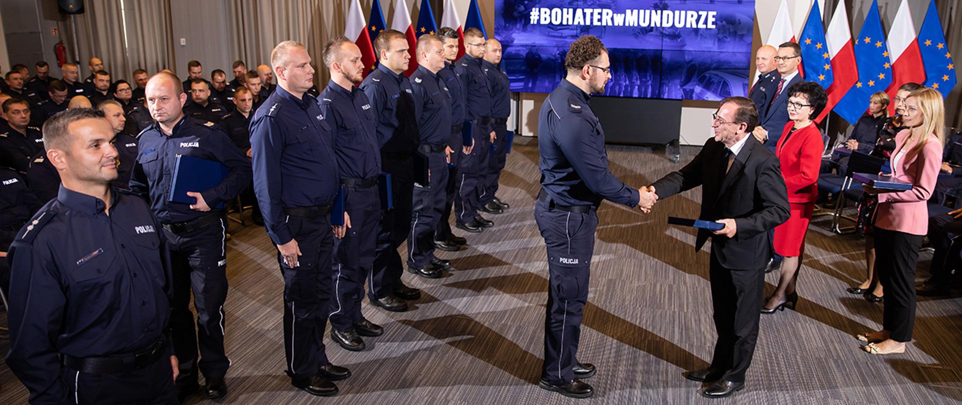 Bohater w mundurze