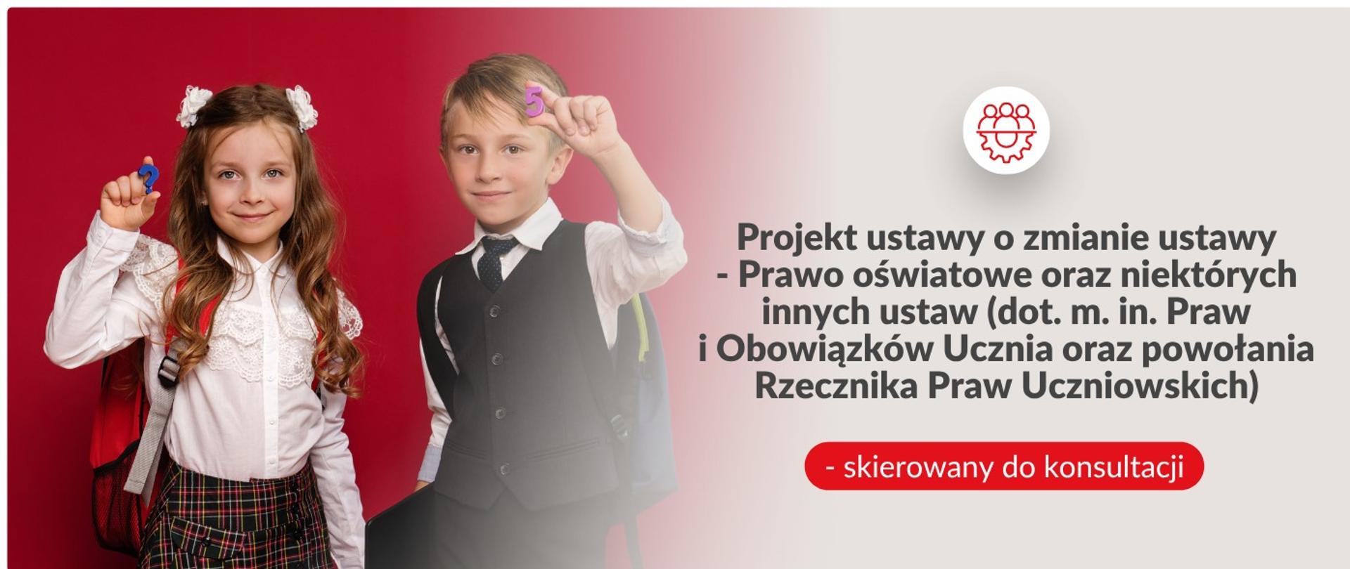 grafika przedstawia tekst po prawej stronie oraz chłopca i dziewczynkę z plecakami po lewej