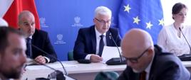 Minister Ireneusz Zyska podczas Posiedzenia Komitetu Sterującego Programu Rozwoju Elektromobilności