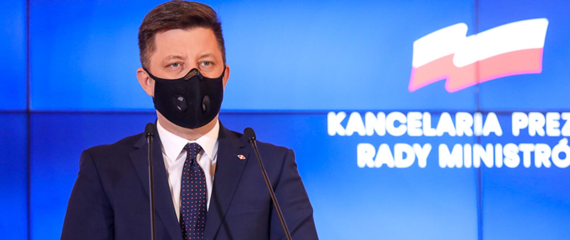 Michał Dworczyk podczas konferencji prasowej.