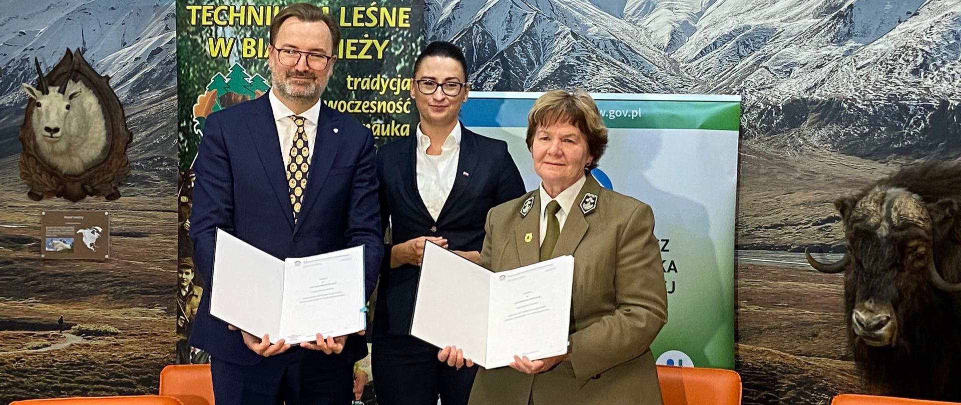 Wiceminister Małgorzata Golińska podczas spotkania w Białowieży. 
