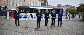 Minister klimatu i środowiska Michał Kurtyka na briefingu prasowym w Ząbkowicach Śląskich