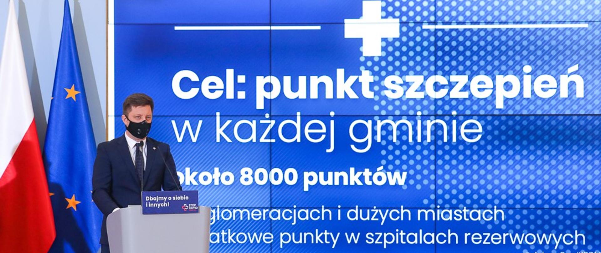 Minister Michał Dworczyk podczas konferencji.