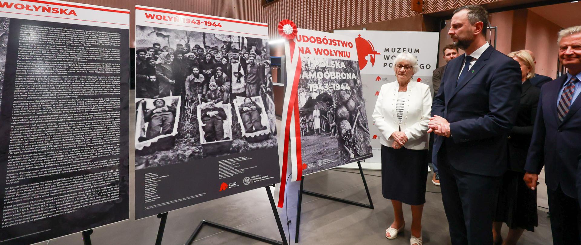 11 lipca 2025 r. w Warszawie wicepremier - minister obrony narodowej Władysław Kosiniak-Kamysz wziął udział w uroczystościach poświęconych ofiarom ludobójstwa dokonanego przez nacjonalistów ukraińskich na obywatelach II Rzeczypospolitej Polskiej. Złożył wiązankę kwiatów przy Krzyżu Wołyńskim na Cmentarzu Wojskowym na Powązkach, a następnie - w Muzeum Wojska Polskiego - otworzył wystawę „Ludobójstwo na Wołyniu i polska samoobrona 1943 – 1944. Wołyń 1943 – 1944”. Fot. Maciej Nędzyński i Krzysztof Niedziela/MON.